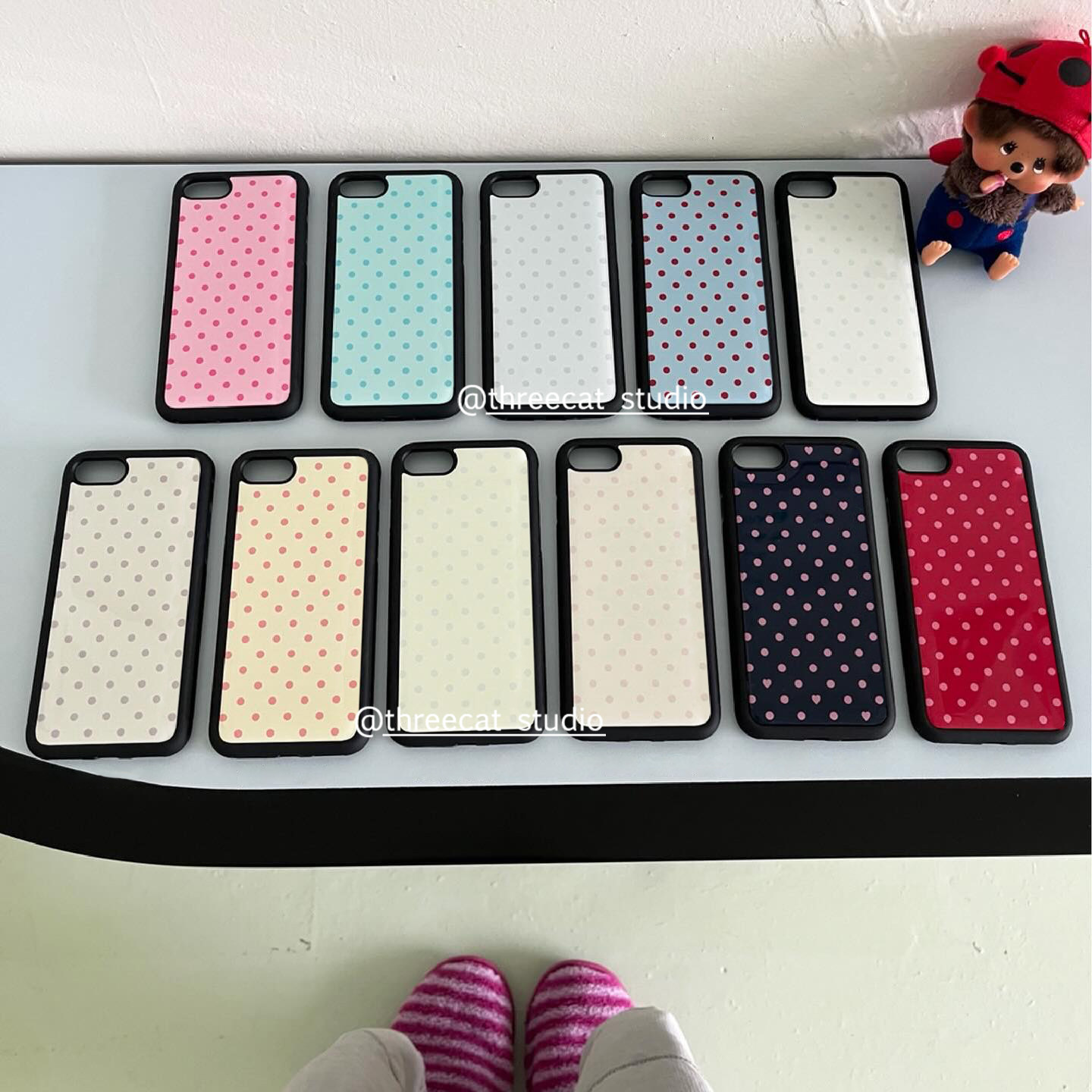 Phone Cases Aesthetic - เคสโทรศัพท์ลายจุดสีสันสดใสสไตล์เกาหลี ขอบสีดำด้าน สำหรับ iPhone 18 17